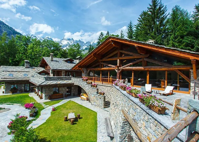 Au Coeur Des Neiges Resort Spa & Free E-Bike Courmayeur